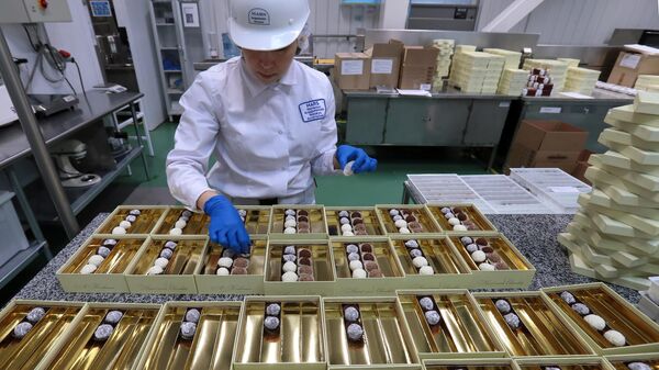 Цех ручного изготовления конфет шоколадных конфет А. Коркунов на Одинцовской кондитерской фабрике