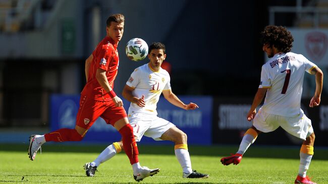 Игровой момент матча сборных Северной Македонии и Армении в Лиге наций УЕФА
