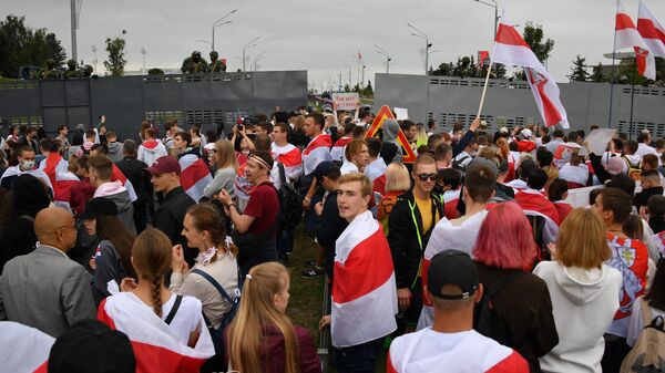  Участники несанкционированной акции оппозиции Марш единства у дворца Независимости в Минске