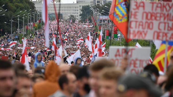  Участники несанкционированной акции оппозиции Марш единства в Минске.