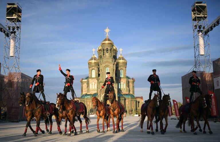 Автономная некоммерческая организация Конно-спортивный клуб Кремлевская школа верховой езды на XIII Международном военно-музыкальном фестивале Спасская башня