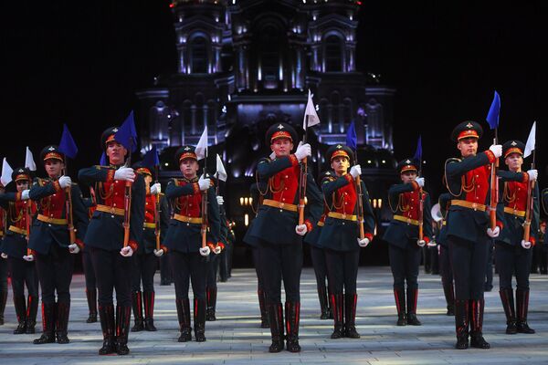 Рота почетного караула 154-го отдельного комендантского Преображенского полка на XIII Международном военно-музыкальном фестивале Спасская башня