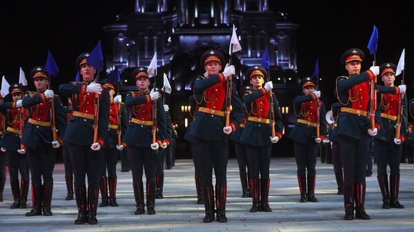 Рота почетного караула 154-го отдельного комендантского Преображенского полка на XIII Международном военно-музыкальном фестивале Спасская башня