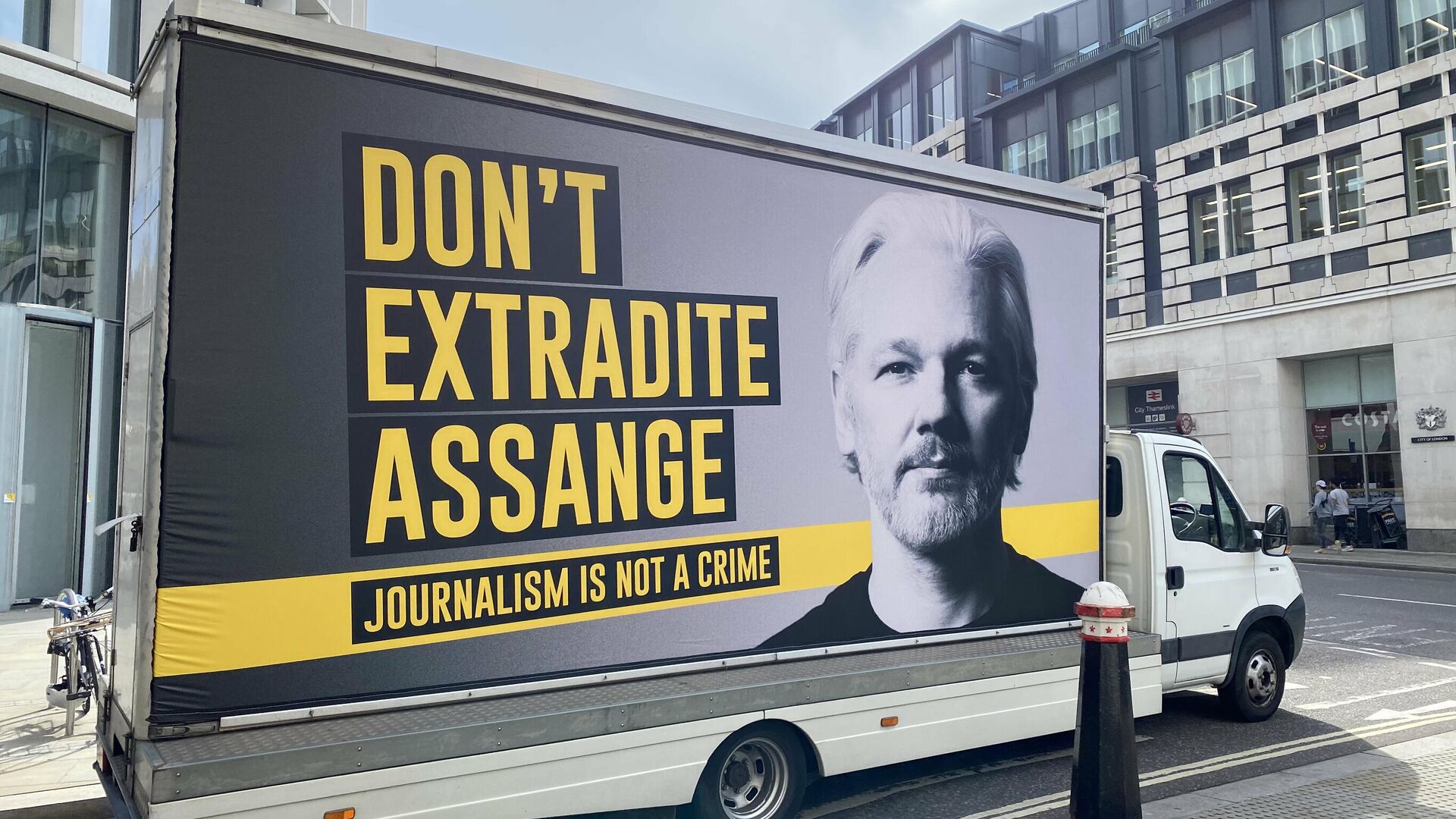 Julian Assange supporters rally outside London's Central Criminal Court, September 7 - 1920, 10/23/2021