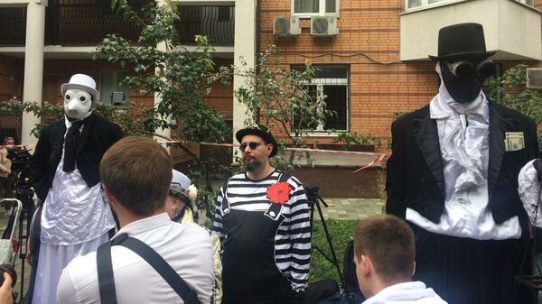 Флешмоб у здания Пресненского суда города Москвы, где будет оглашен приговор по делу о ДТП со смертельным исходом