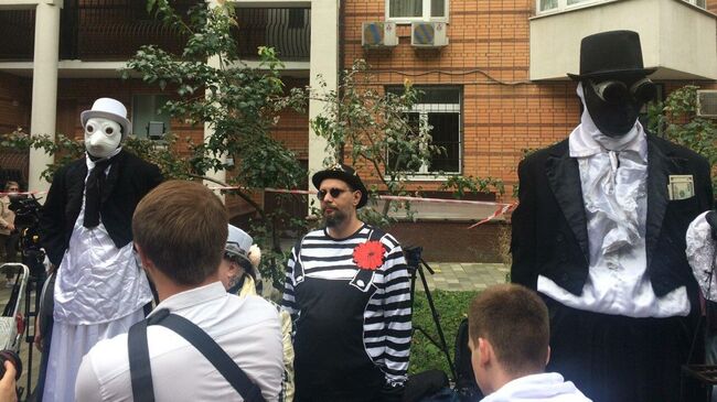 Флешмоб у здания Пресненского суда города Москвы, где будет оглашен приговор по делу о ДТП со смертельным исходом Флешмоб у здания Пресненского суда города Москвы, где будет оглашен приговор по делу о ДТП со смертельным исходом