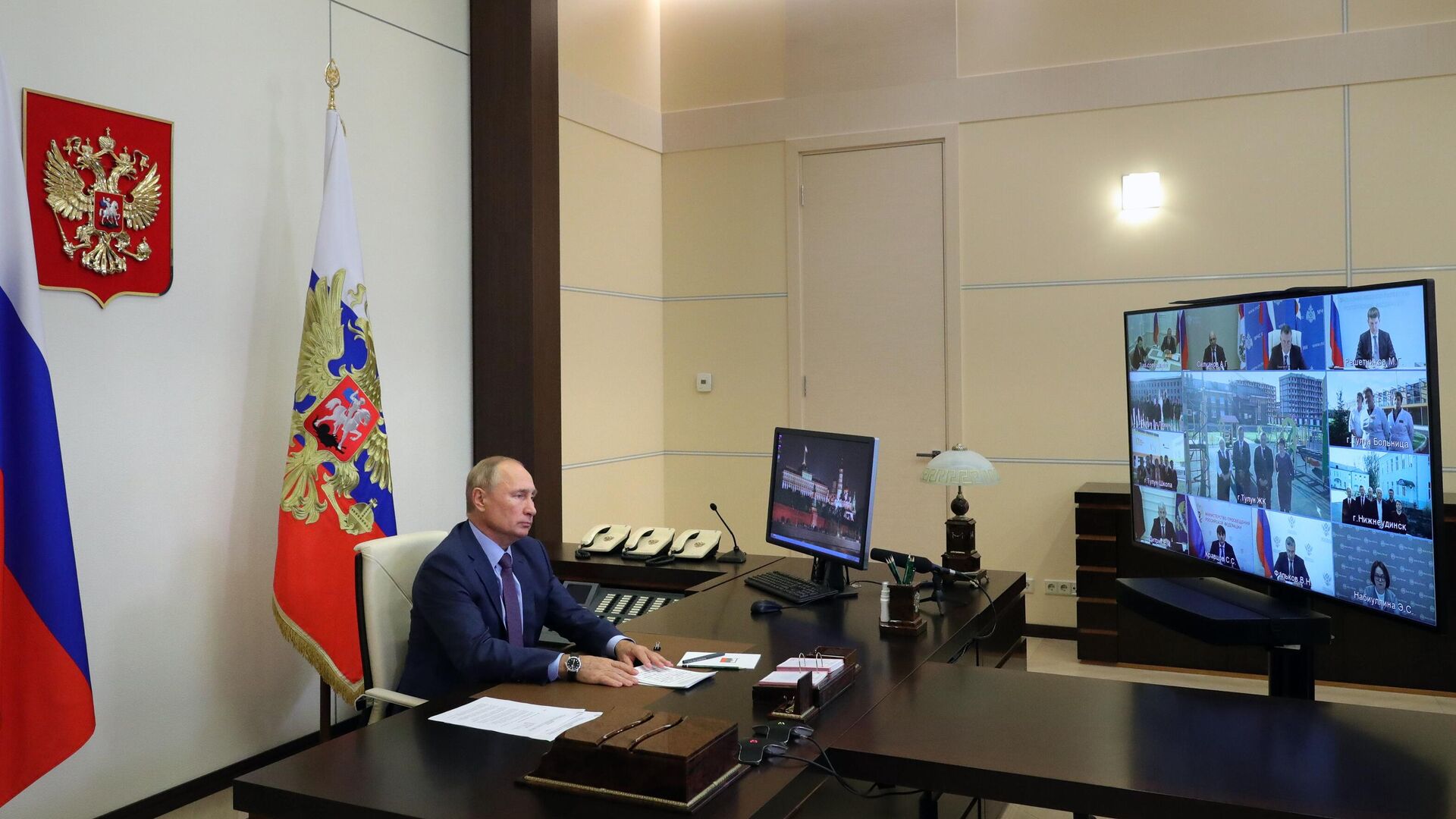 Владимир Путин проводит совещание по вопросам ликвидации последствий наводнения в Иркутской области в 2019 году в режиме видеоконференции - РИА Новости, 1920, 08.09.2020