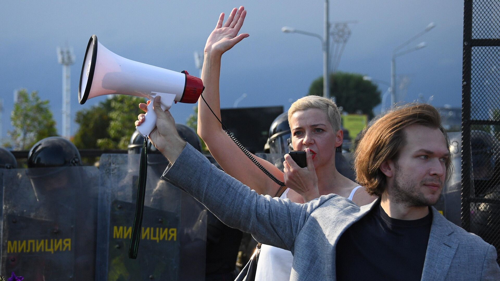 Мария Колесникова и Иван Кравцов во время акции протеста оппозиции в Минске - РИА Новости, 1920, 10.09.2020