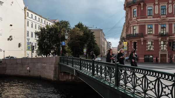 Фонарный мост через реку Мойку в Санкт-Петербурге
