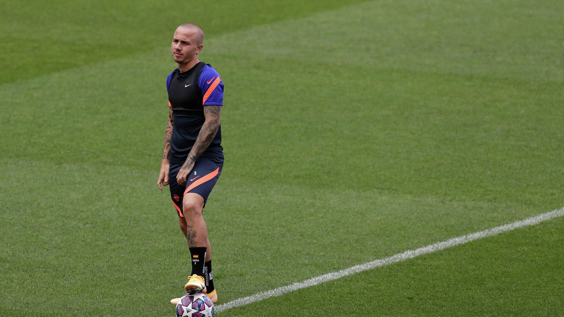 Leipzig's Spanish defender Angelino attends a training session at the Luz stadium in Lisbon on August 17, 2020 on the eve of the UEFA Champions League semifinal football match between Leipzig and Paris Saint Germain. (Photo by Manu Fernandez / POOL / AFP) - РИА Новости, 1920, 08.09.2020