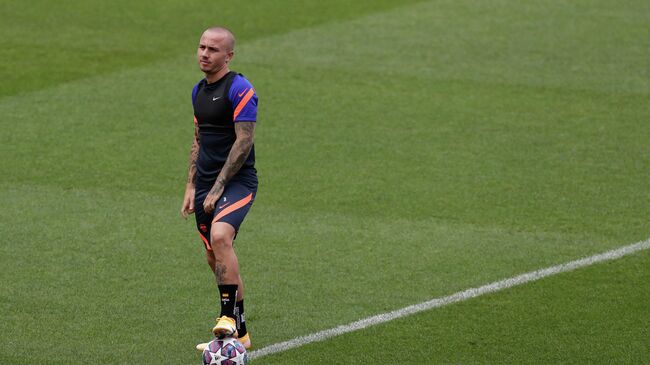 Leipzig's Spanish defender Angelino attends a training session at the Luz stadium in Lisbon on August 17, 2020 on the eve of the UEFA Champions League semifinal football match between Leipzig and Paris Saint Germain. (Photo by Manu Fernandez / POOL / AFP)