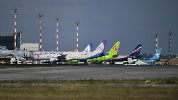 Пассажирские авиалайнеры в аэропорту Симферополя
