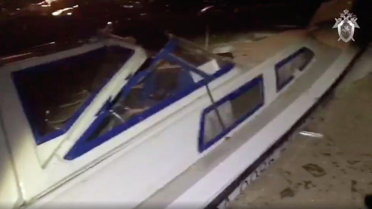В Сургуте четыре человека погибли при столкновении катера и баржи - РИА  Новости, 10.09.2020