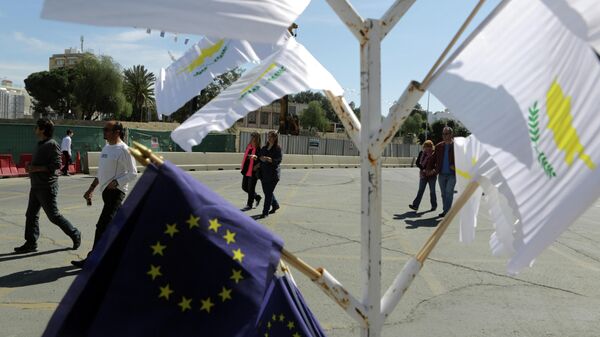Флаги Кипра и ЕС в Никосии