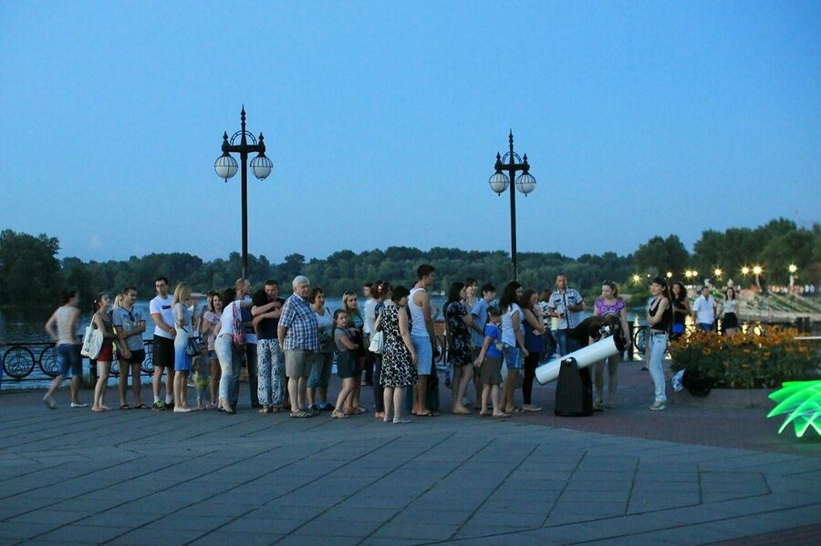 Очередь посмотреть в телескоп