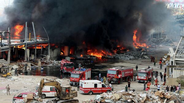 Тушение пожара в порту Бейрута 
