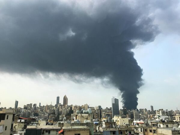 Дым от пожара в порту Бейрута