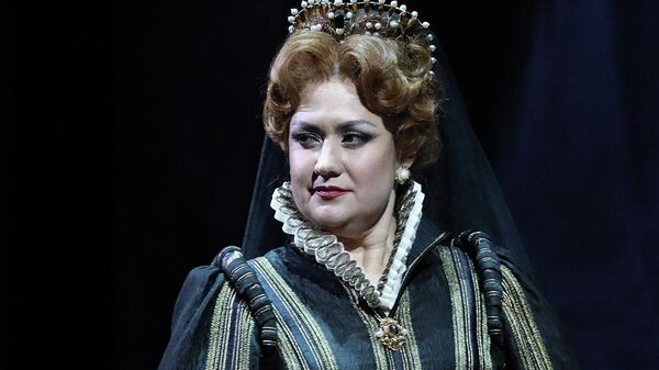 Агунда Кулаева в сцене из оперы Джузеппе Верди Дон Карлос в Большом театре