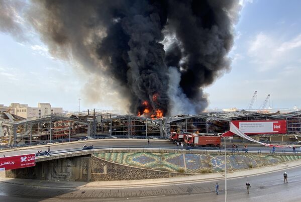 Пожар на территории порта в Бейруте