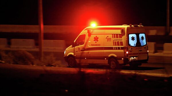 Машина скорой помощи направляется в город Эз-Зарка