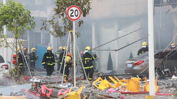 На месте взрыва возле отеля в Чжухае, Китай