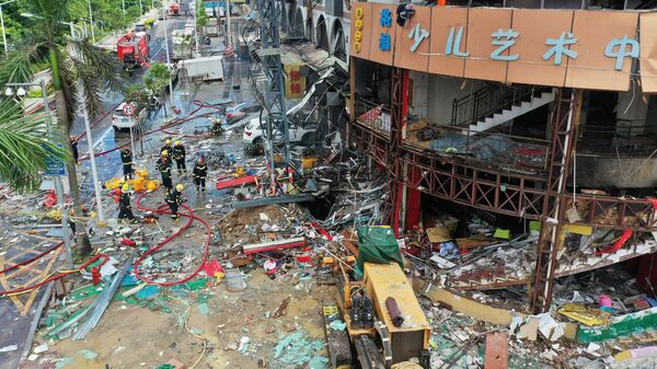На месте взрыва возле отеля в Чжухае, Китай