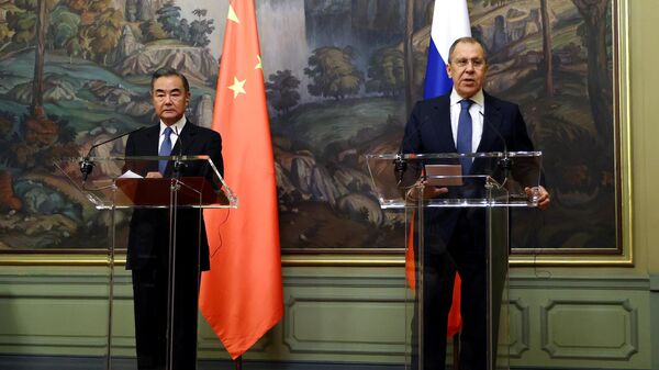 Министр иностранных дел РФ Сергей Лавров и министр иностранных дел КНР Ван И на пресс-конференции