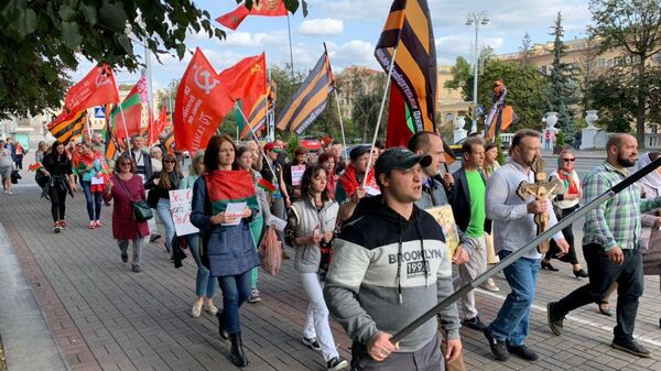 Сторонники Александра Лукашенко во время марша в Минске