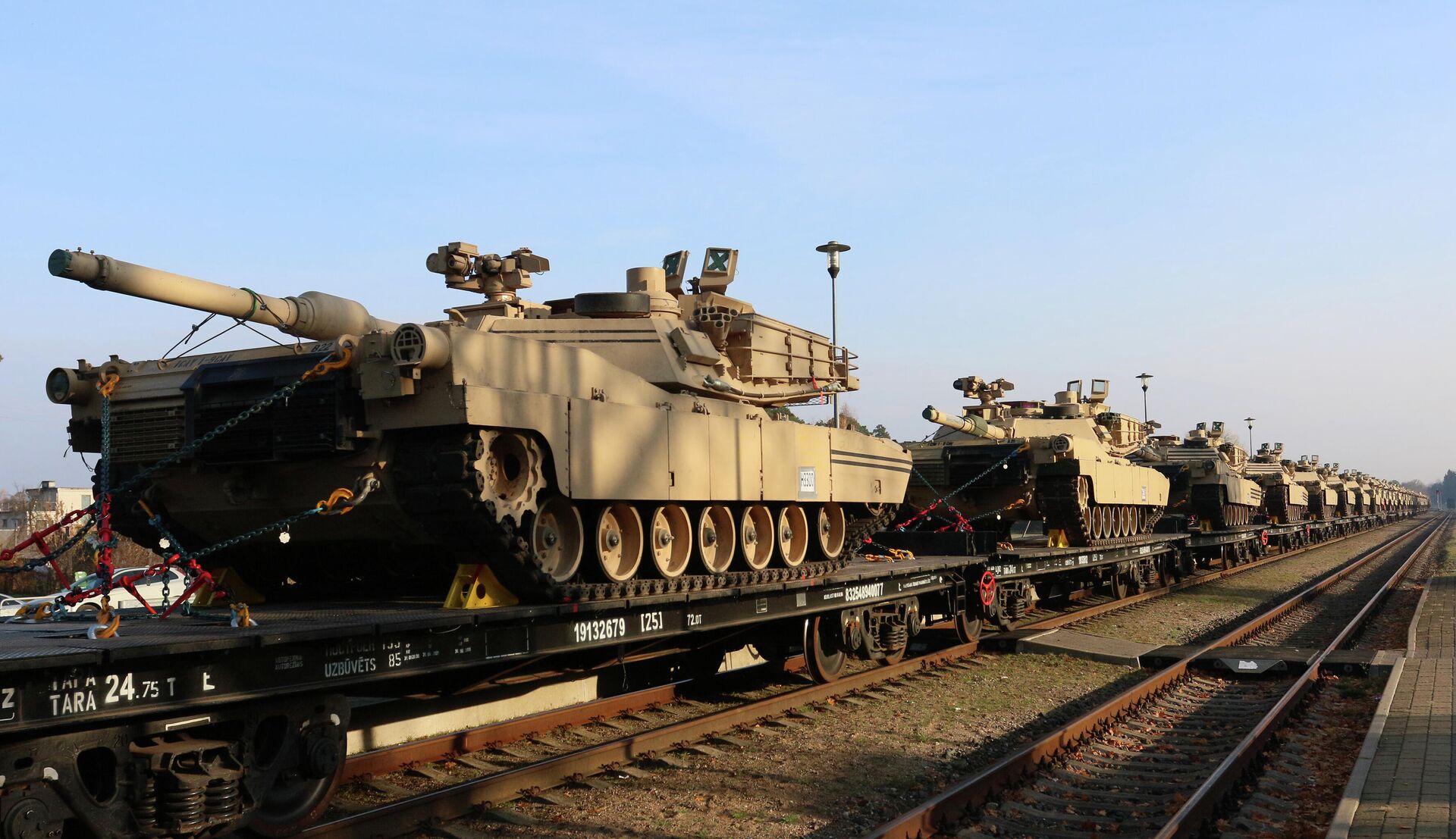 Танки Abrams армии США на железнодорожной станции в Литве - РИА Новости, 1920, 02.02.2021