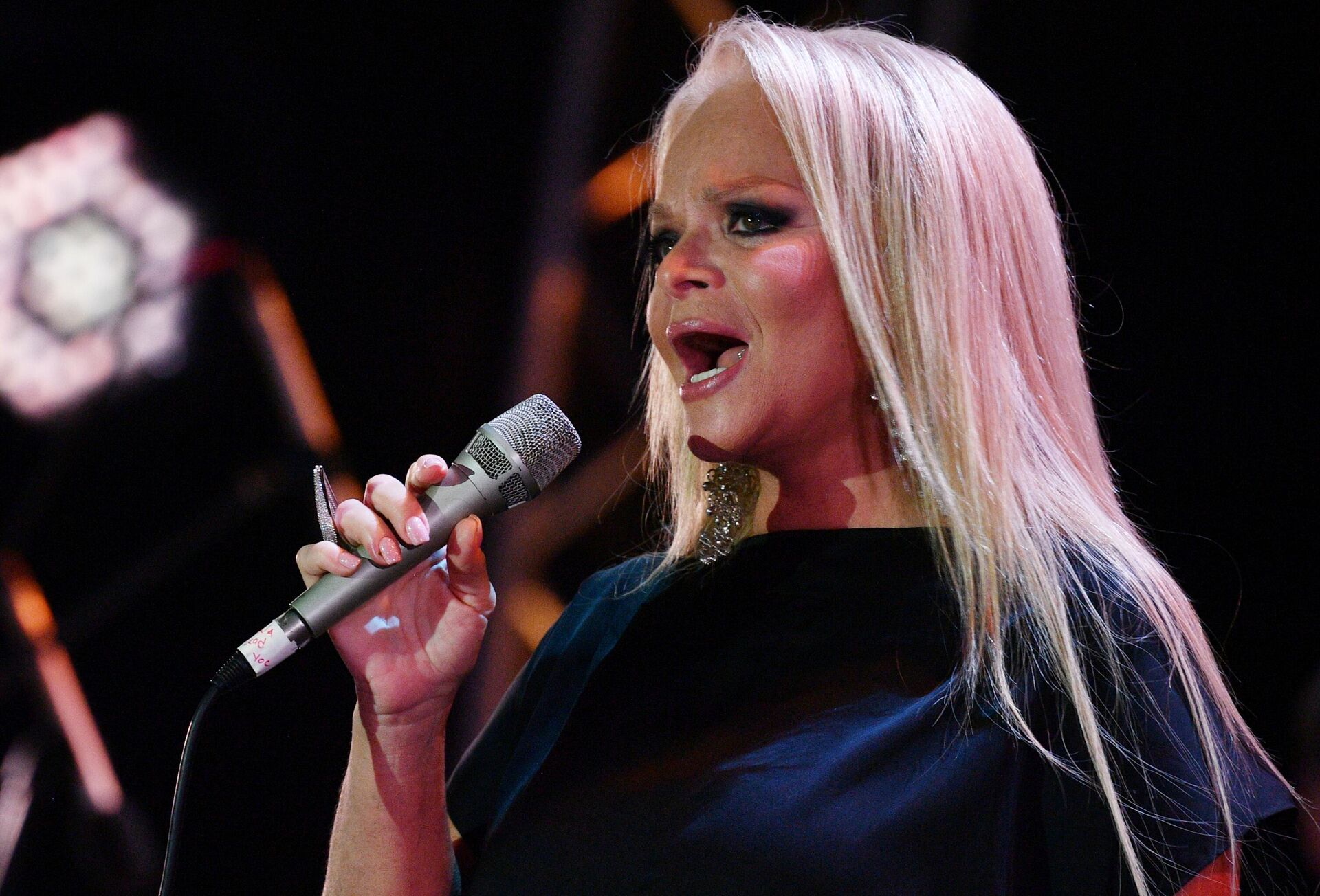 К юбилею Ларисы Долиной. Главней всего погода в доме... К юбилею Ларисы Долиной. Главней всего погода в доме... - РИА Новости, 1920, 11.12.2025