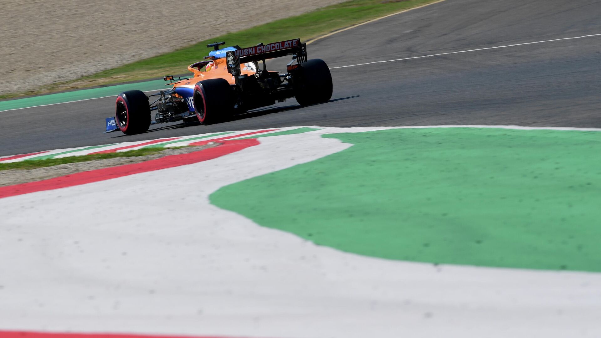 McLaren's Spanish driver Carlos Sainz Jr drives during the qualifying session at the Mugello circuit ahead of the Tuscany Formula One Grand Prix in Scarperia e San Piero on September 12, 2020. (Photo by Claudio Giovannini / POOL / AFP) - РИА Новости, 1920, 13.09.2020