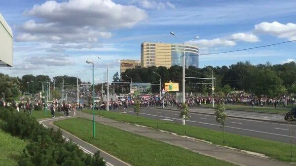 В Минске митингующим перекрыли проход к элитному району Дрозды