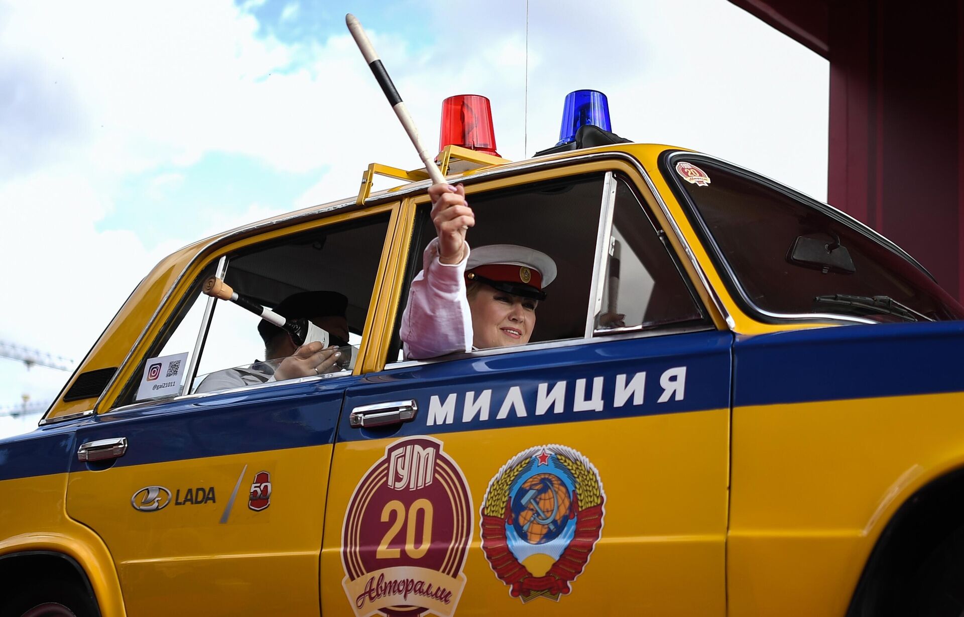 Автомобиль ВАЗ-21011 на старте ежегодного авторалли уникальных машин советской эпохи ГУМ-Авторалли —2020 на Васильевском спуске в Москве Автомобиль ВАЗ-21011 на старте ежегодного авторалли уникальных машин советской эпохи ГУМ-Авторалли —2020 на Васильевском спуске в Москве - РИА Новости, 1920, 02.12.2025