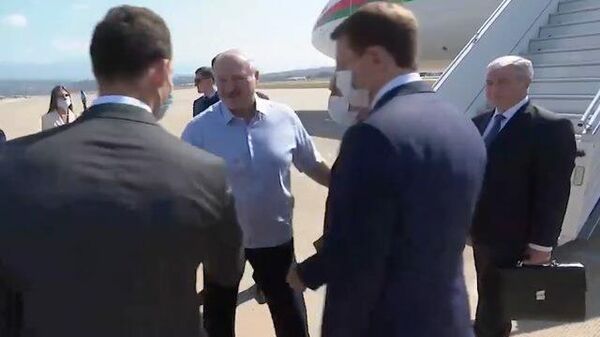 Сказали быть в масках: Лукашенко прилетел в Сочи