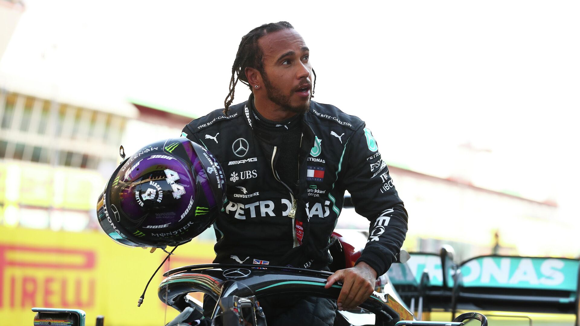 Formula One F1 - Tuscan Grand Prix - Mugello, Scarperia e San Piero, Italy - September 13, 2020 Mercedes' Lewis Hamilton celebrates after winning the race Pool via REUTERS/Bryn Lennon - РИА Новости, 1920, 14.09.2020