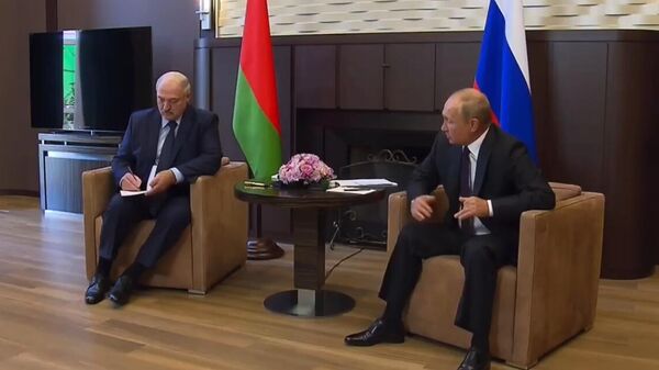 Президент РФ Владимир Путин и президент Белоруссии Александр Лукашенко во время встречи 