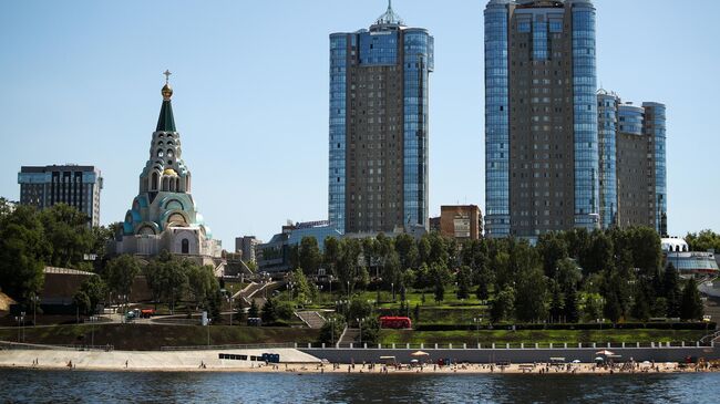 Вид на Самару с реки Волга. Слева - собор Софии Премудрости Божией