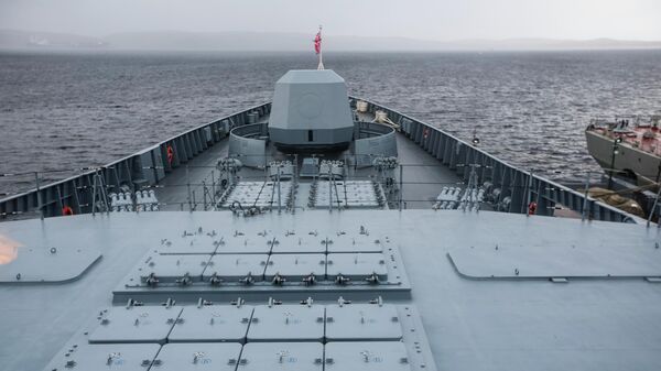 Пусковые шахты ракет Калибр на борту фрегата проекта 22350 Адмирал флота Касатонов в порту Североморска