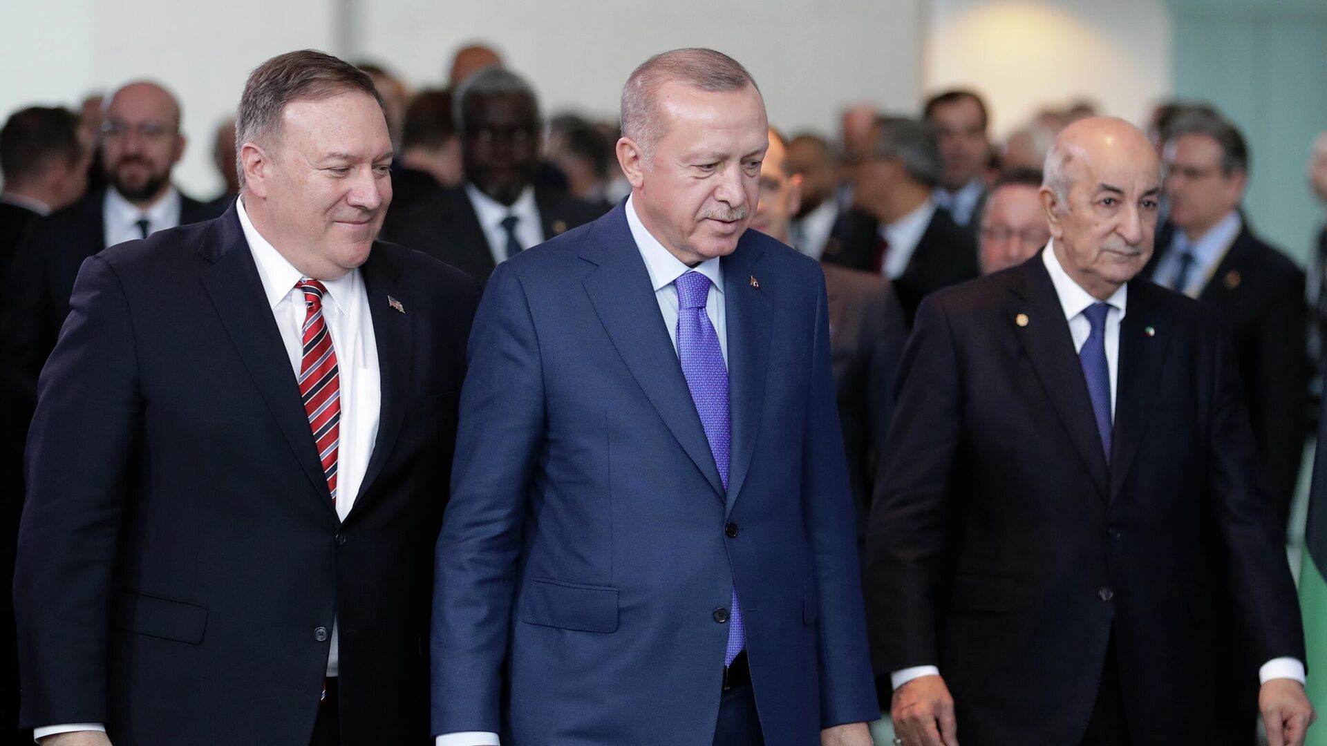 Государственный секретарь США Майк Помпео, президент Турции Реджеп Тайип Эрдоган и президентом Алжира Абдельмаджид Теббун на конференции по Ливии в Берлине - РИА Новости, 1920, 24.11.2020