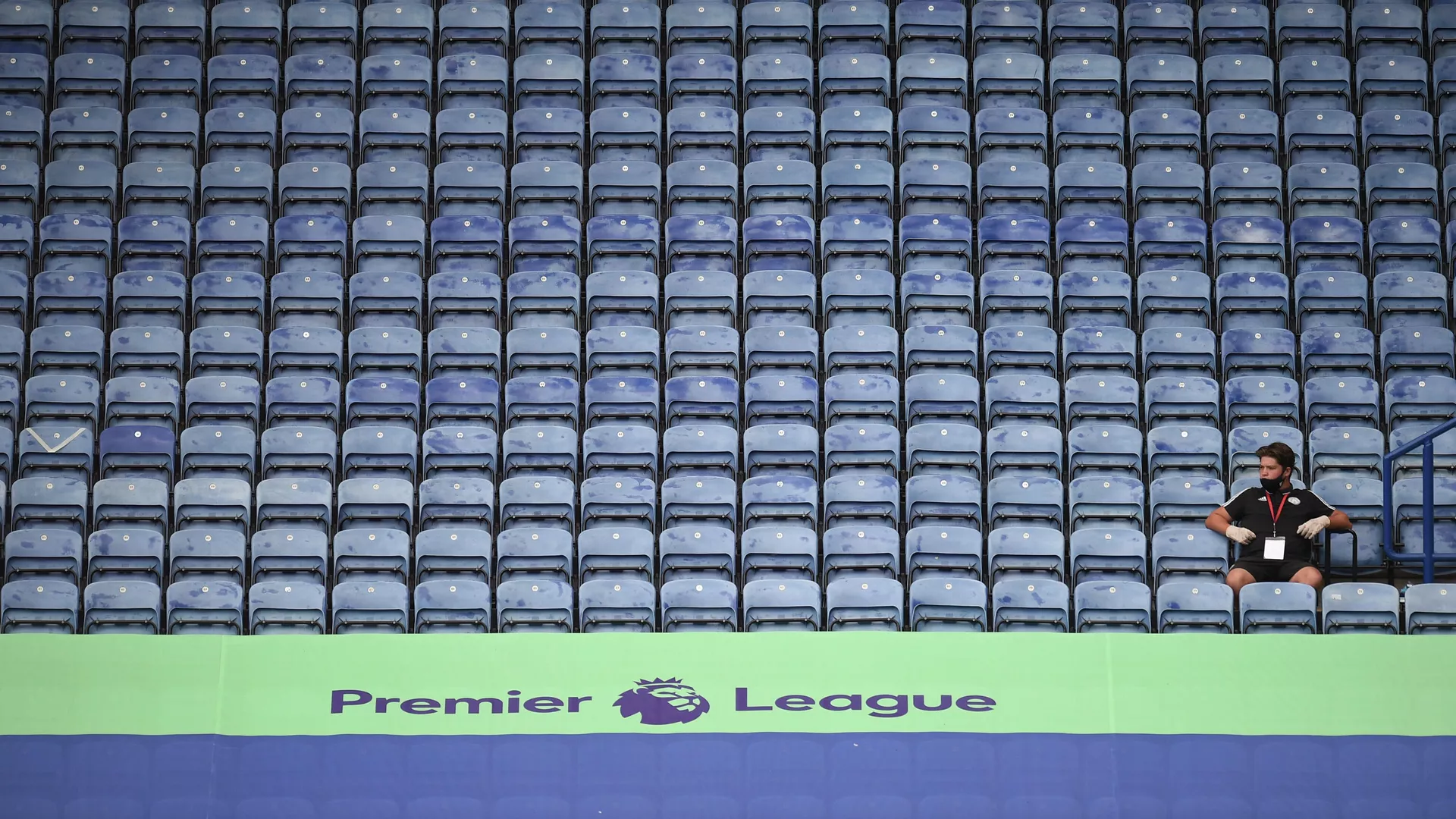 A member of staff sits in the empty stands during the English Premier League football match between Leicester City and Manchester United at King Power Stadium in Leicester, central England on July 26, 2020. (Photo by Oli SCARFF / POOL / AFP) / RESTRICTED TO EDITORIAL USE. No use with unauthorized audio, video, data, fixture lists, club/league logos or 'live' services. Online in-match use limited to 120 images. An additional 40 images may be used in extra time. No video emulation. Social media in-match use limited to 120 images. An additional 40 images may be used in extra time. No use in betting publications, games or single club/league/player publications. /  - РИА Новости, 1920, 16.09.2020