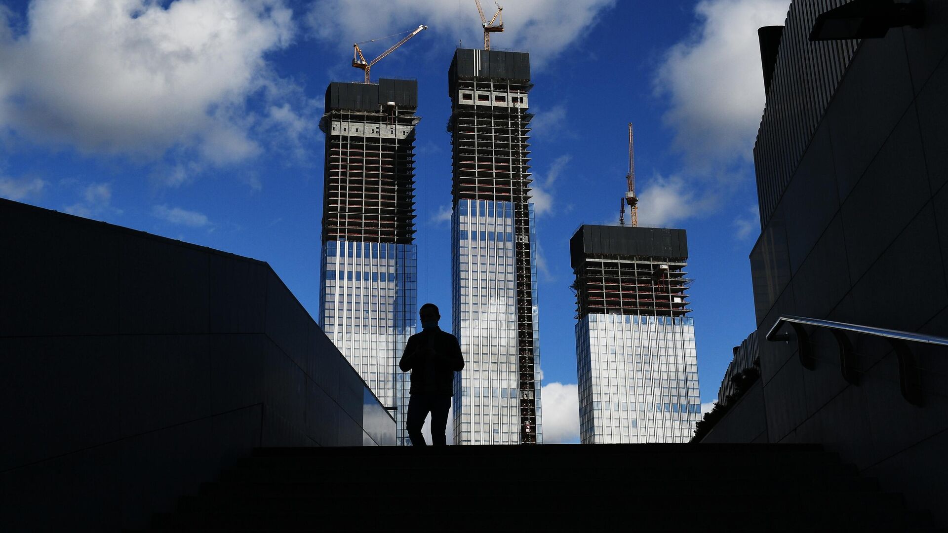 Вид на строящиеся здания жилого комплекса Capital Towers в Москве - РИА Новости, 1920, 24.11.2020