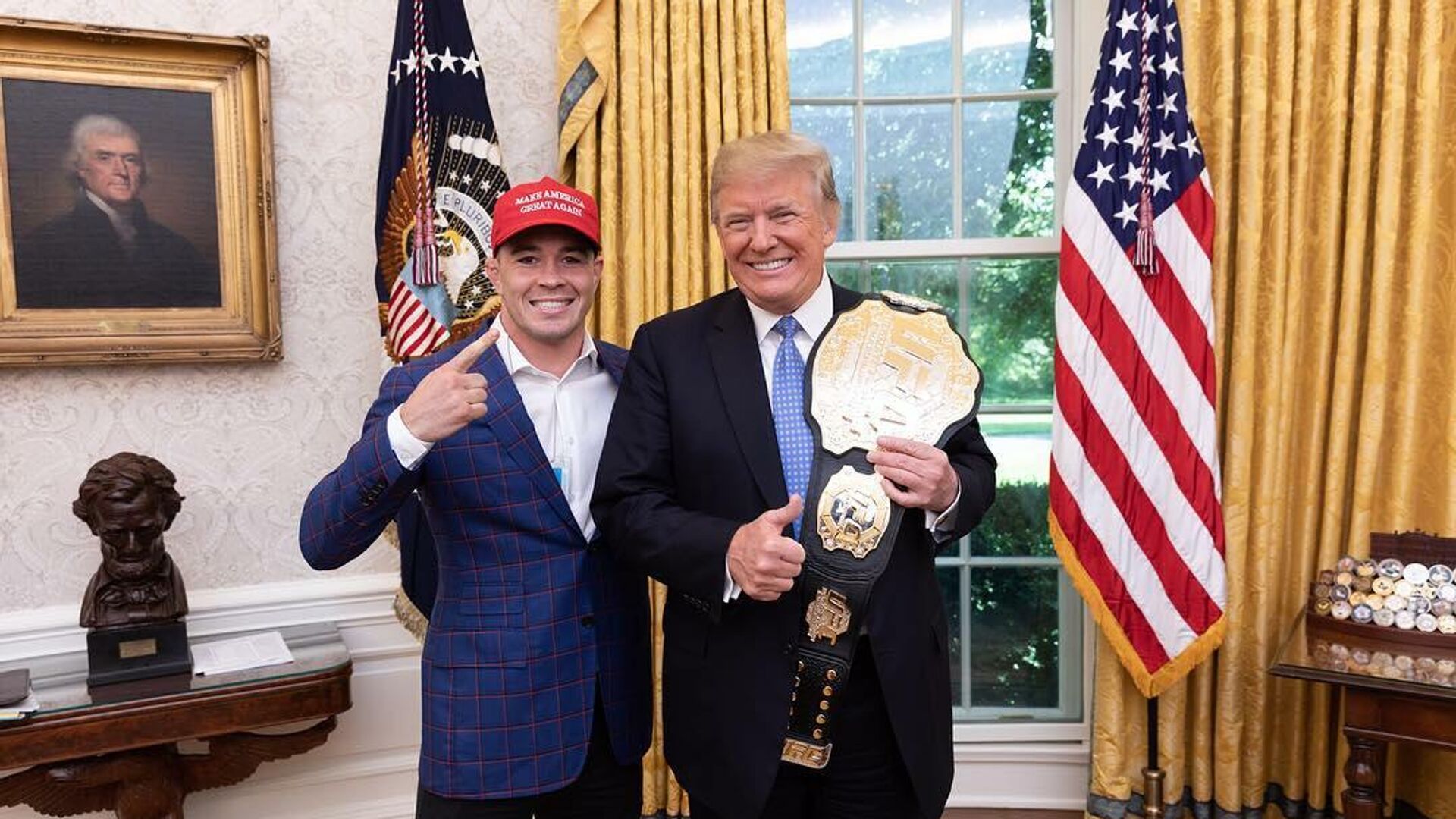Боец MMA Колби Ковингтон (слева) и президент США Дональд Трамп - РИА Новости, 1920, 20.08.2021
