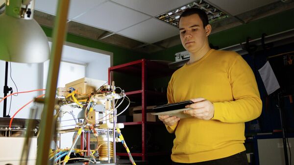 Магистрант Самарского университета имени Королёва Сергей Репин разработал технологию, которая позволит создавать эффективные и дешевые в использовании 3D-принтеры, печатающие металлом