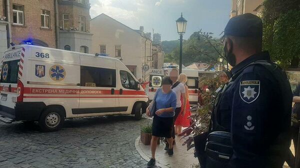 Оперативные службы на месте взрыва в ресторане на Андреевском спуске в Киеве