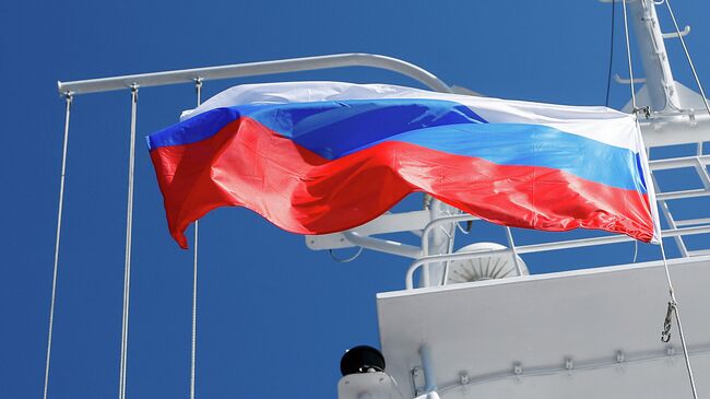 Государственный флаг РФ на судне. Архивное фото