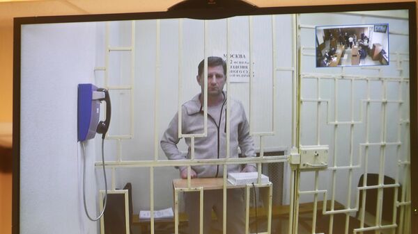 Бывший губернатор Хабаровского края Сергей Фургал участвует по видеосвязи на заседании Мосгорсуда, где проходит рассмотрение апелляционной жалобы на продление его ареста