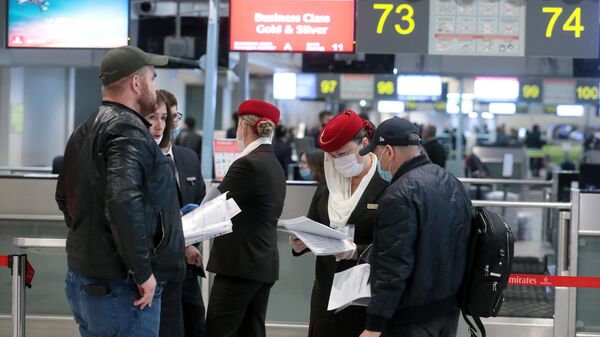 Пассажиры у стойки регистрации аэропорту Домодедово имени М. В. Ломоносова