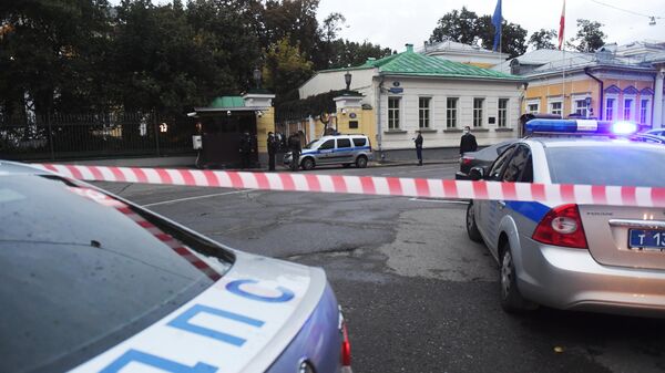 Полицейские автомобили у резиденции посла США в Москве