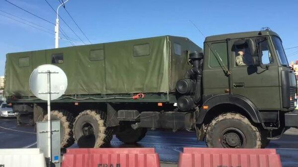 В центр Минска выдвигаются военные машины