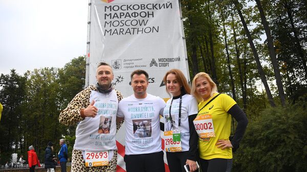 Четырехкратный Олимпийский чемпион, гимнаст Алексей Немов поддержал акцию Пожалуйста, дышите! на Московском марафоне
